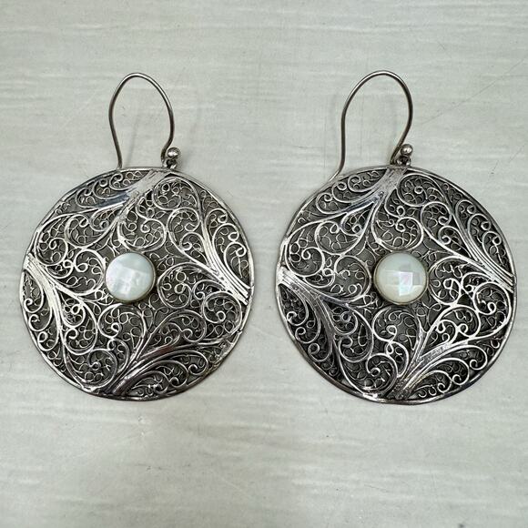 Sterling Silver 925 Filigree Round with Mother of Pearl Accent Earrings 23g - Picture 1 of 9